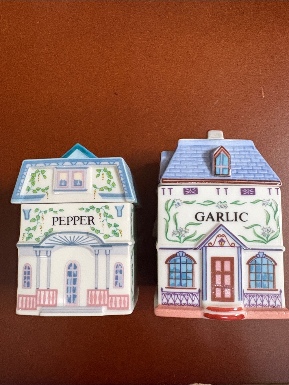 Lenox Dainty Pepper and Garlic Ceramic House Pair